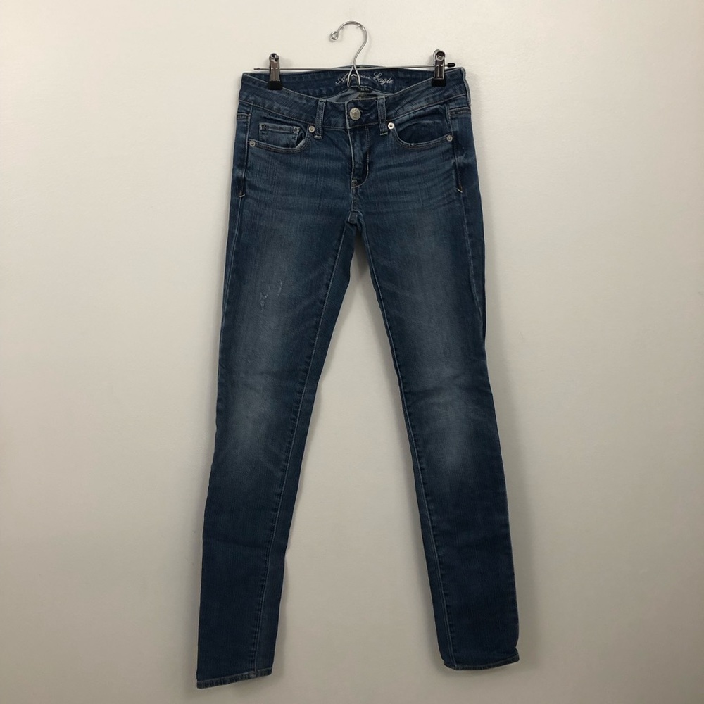 AE MEDIUM WASH SKINNY JEANS